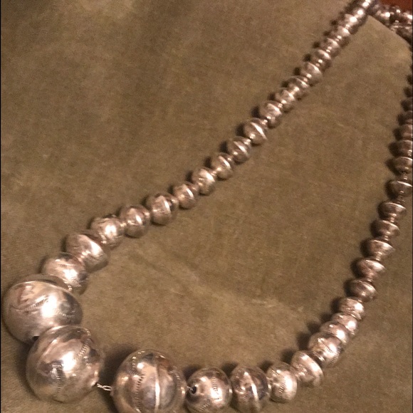 30” vintage Navajo pearls beaded necklace - Picture 3 of 4